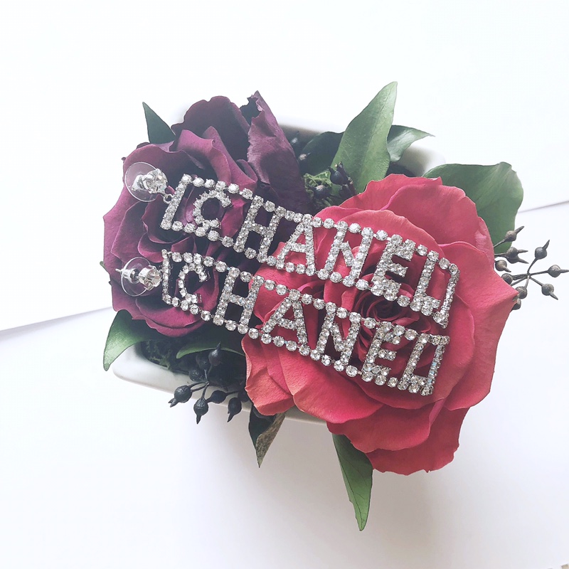 Chanel 18年早春最新款 宋茜同款，Chanel 小香耳钉非常漂亮 一致黄铜材质 0011610