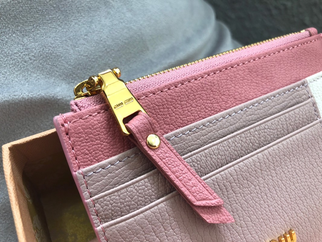 MIUMIU缪缪马德拉斯山羊皮配羊皮内里新款卡包5MC446