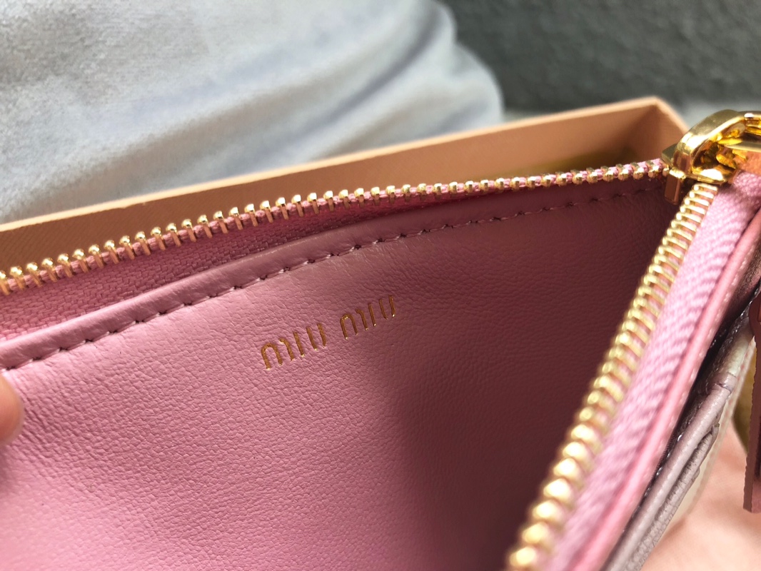 MIUMIU缪缪马德拉斯山羊皮配羊皮内里新款卡包5MC446