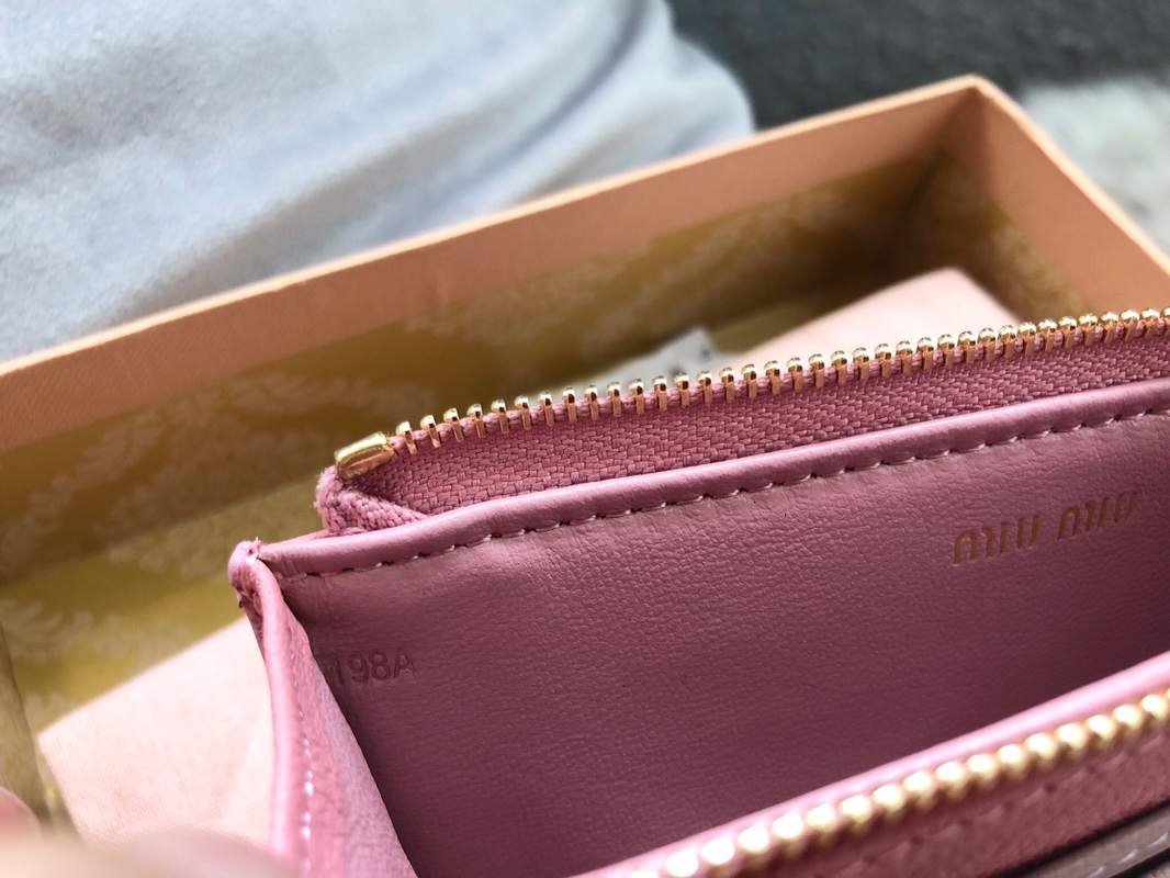 MIUMIU缪缪马德拉斯山羊皮配羊皮内里新款卡包5MC446