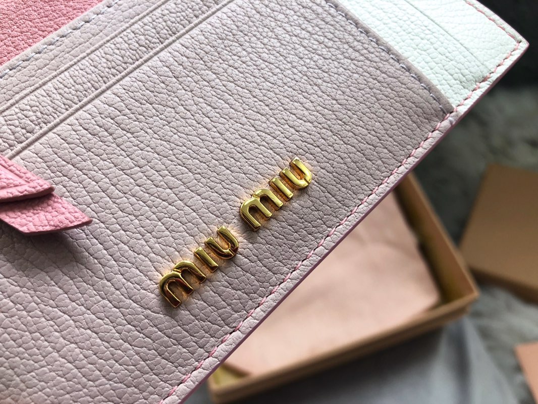 MIUMIU缪缪马德拉斯山羊皮配羊皮内里新款卡包5MC446