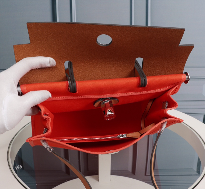 1524549766 4203657977 6