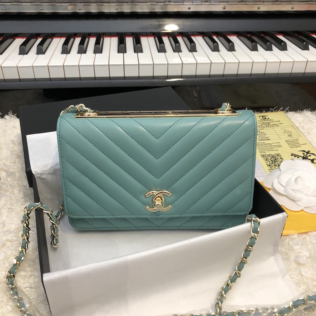 Lv有5个花瓣吗 Accessory Chanel Lv包包 官网 新款 图片 一个专业复刻版网站