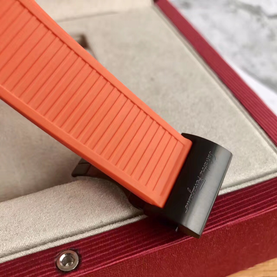 菲拉格慕钛壳 旗舰系列F80 男表表径44mm