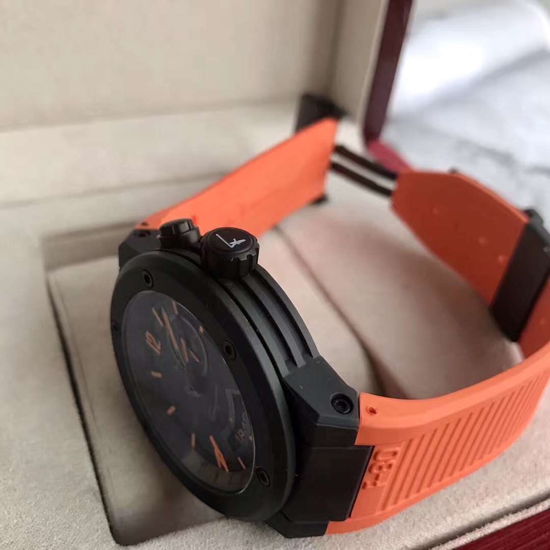 菲拉格慕钛壳 旗舰系列F80 男表表径44mm