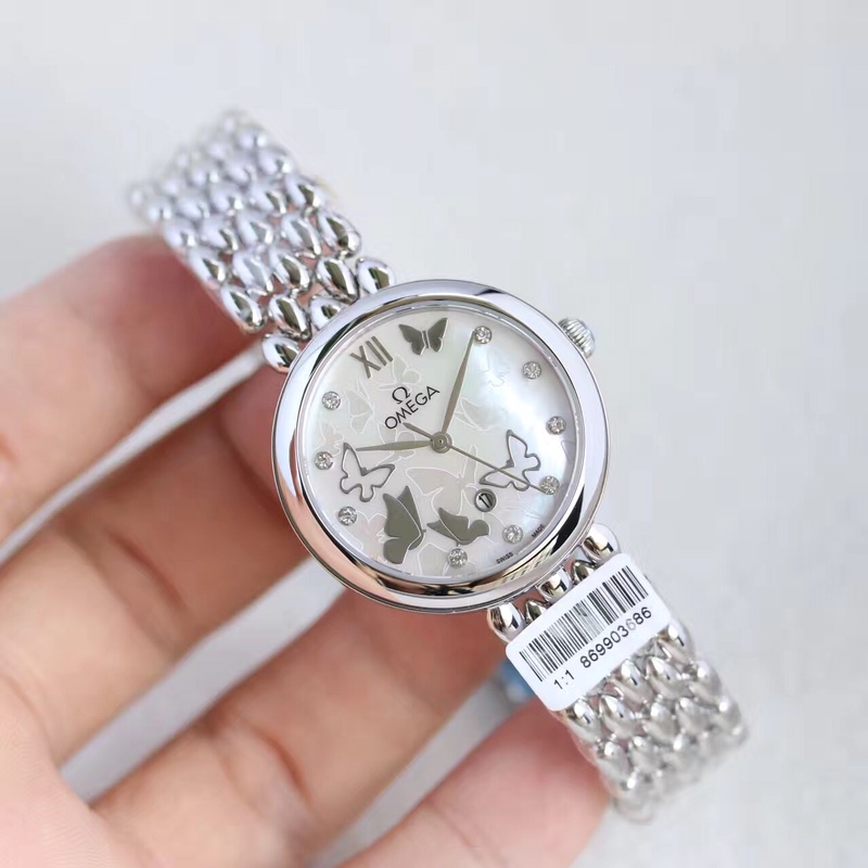 NO:147099,AW factory high-end quality Omega Water drop style All rose gold Shell Roman diamond surface, one-to-one mechanical import and export movement, size 32mm, strap shape effect three-dimensional, comparable to the original Omega shines and presents the elegant series of Dowdro coaxial watches, perfectly capturing the mysterious and elegant temperament of the agile butterfly in nature, adding a romantic feminine charm to the Dowdro family.,,omega19860909AW厂高端品质 欧米茄 水滴款 全玫瑰金 贝壳罗马钻面,一比一机械进出口机芯,尺寸32mm ,表带形状效果 立体,堪比原装欧米茄闪耀呈现碟飞典雅系列Dewdro同轴腕表,完美捕捉大自然中灵动蝴蝶的那份神秘而优雅的气质,为碟飞家族再添浪漫的女性韵味.,,omega,Watch