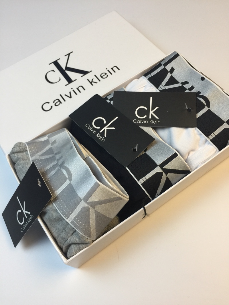 CalvinKlein选用上等的纯棉布一盒三条装ＭXXLCalvinKlein选用好好的纯棉布一盒三条装