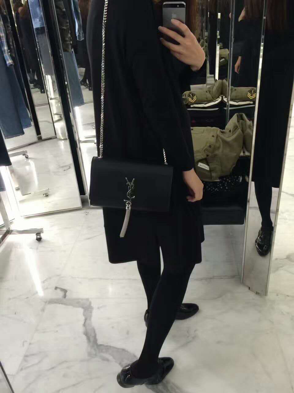 YSL 𝑲𝒂𝒕𝒆 𝟮𝟰𝒄𝒎 平纹经典款斜挎链条包 354119黑色/银扣