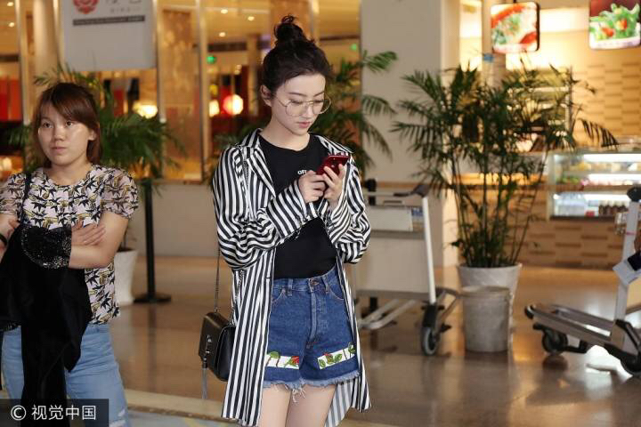 YSL 𝑲𝒂𝒕𝒆 𝟮𝟰𝒄𝒎 平纹经典款斜挎链条包 354119黑色/银扣