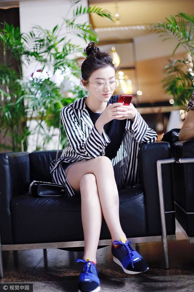YSL 𝑲𝒂𝒕𝒆 𝟮𝟰𝒄𝒎 平纹经典款斜挎链条包 354119黑色/银扣