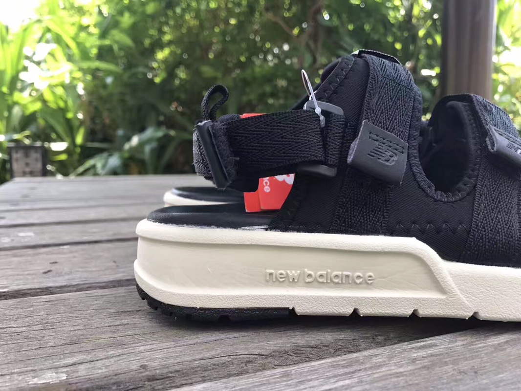 80  经典夏季火爆款！NEW BALANCE 新百伦 NB凉鞋 三条杠沙滩凉鞋 高品质组合底