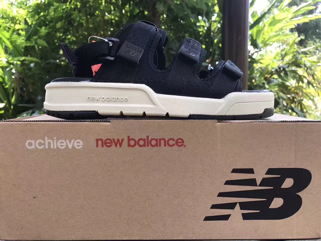 80  经典夏季火爆款！NEW BALANCE 新百伦 NB凉鞋 三条杠沙滩凉鞋 高品质组合底