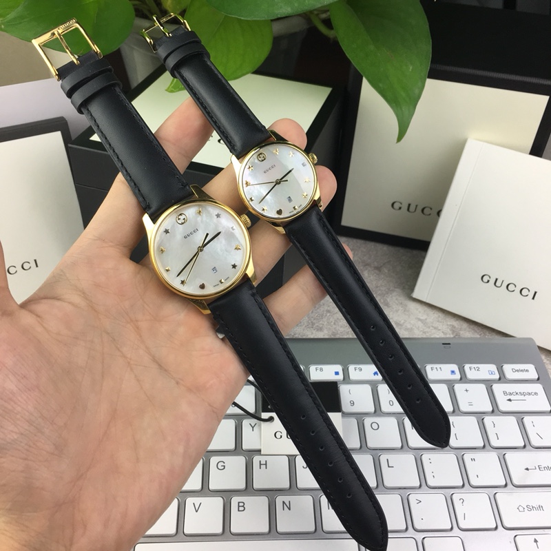 NO:156721,Gucci counter latest quartz women's watch, polished stainless steel thin case, paired with interlocking G crown, shell dial, matched with silver stars and planet patterns, Gucci scale interlocking G, bees, stars, rivets and rose gold heart shape, and colored shell disc, matched with golden comet pattern, snap buckle bottom cover, matched with bee carving, lizard leather strap with stainless steel pin buckle, original Swiss Ronda quartz moon camera movement, sapphire crystal, matched with anti-reflective coating, waterproof level up to 5 ATM (160 feet/50 meters) two sizes large 36/small 29mm, packaging 30,,gucci,gucci19860909古驰专柜最新石英女表,抛光不锈钢薄表壳,搭配interlocking G表冠,贝壳表盘,配以银色星星和星球图案,Gucci刻度interlocking G、蜜蜂、星星、铆钉和玫瑰金色心形,以及彩色贝壳盘,搭配金黄色彗星图案,按扣底盖,配以蜜蜂雕花,蜥蜴皮表带配以不锈钢针式带扣,原装瑞士朗达石英月相机芯,蓝宝石色水晶,配以防反光涂层,防水级别达到5 ATM（160英尺/50米）两个尺寸大号36/小号29mm,包装30,,gucci,gucci,Watch
