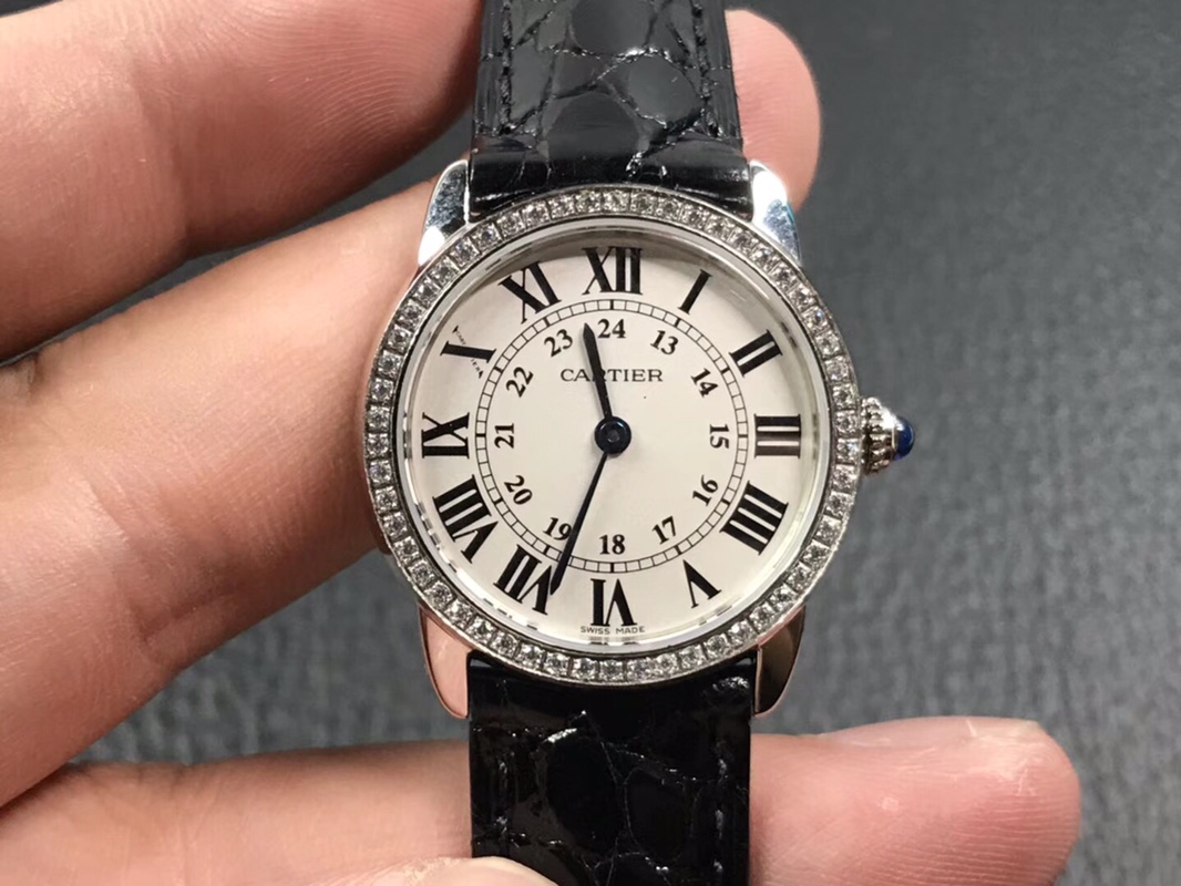 Cartier 卡地亚伦敦女款钻圈 ི原装鳄鱼皮，质感很棒送礼好选择