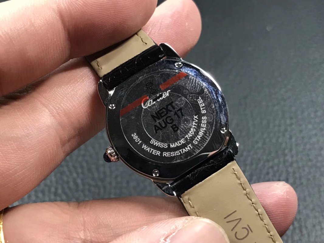 Cartier 卡地亚伦敦女款钻圈 ི原装鳄鱼皮，质感很棒送礼好选择