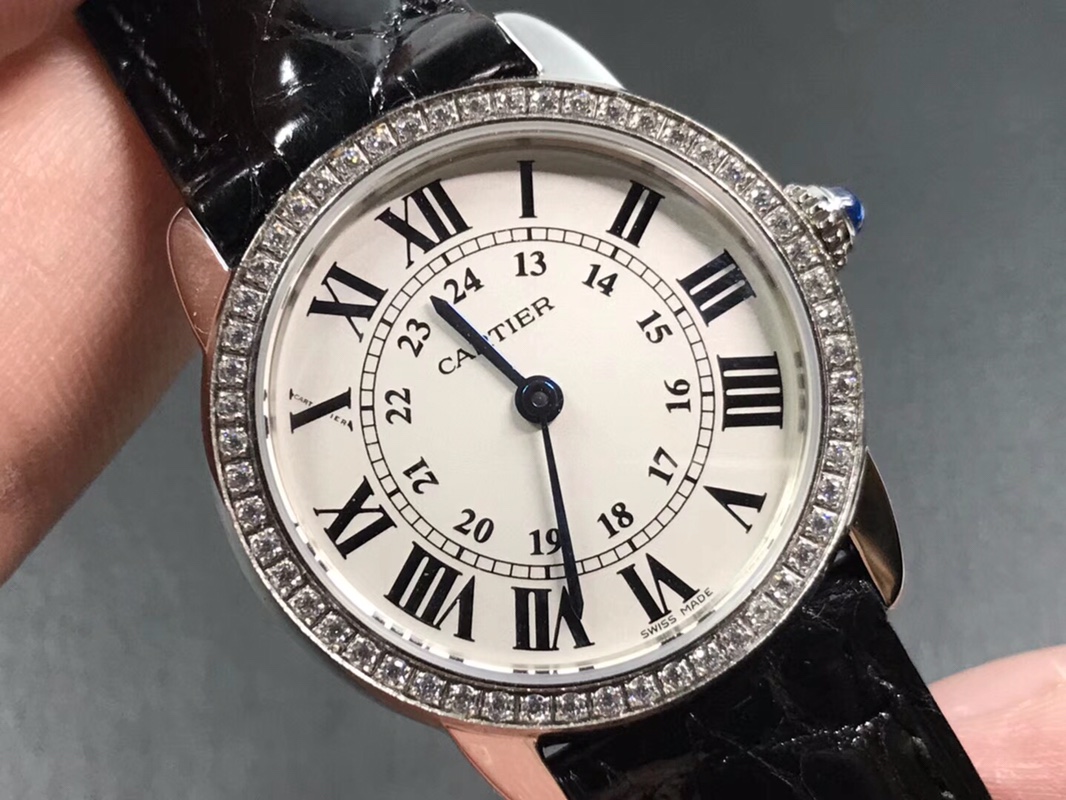 Cartier 卡地亚伦敦女款钻圈 ི原装鳄鱼皮，质感很棒送礼好选择