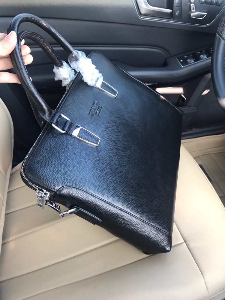 普公文包型号：197-1规格：39x30x6cm 意大利米兰原版顶级货，进口原版皮，精钢五金均有品牌LO