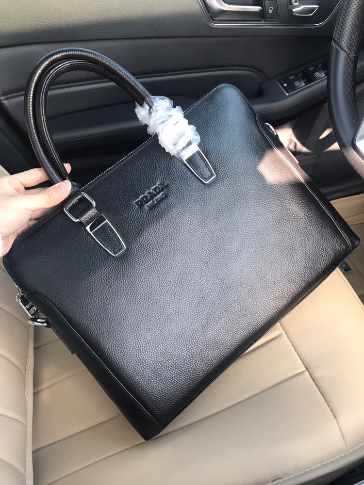 普公文包型号：197-1规格：39x30x6cm 意大利米兰原版顶级货，进口原版皮，精钢五金均有品牌LO