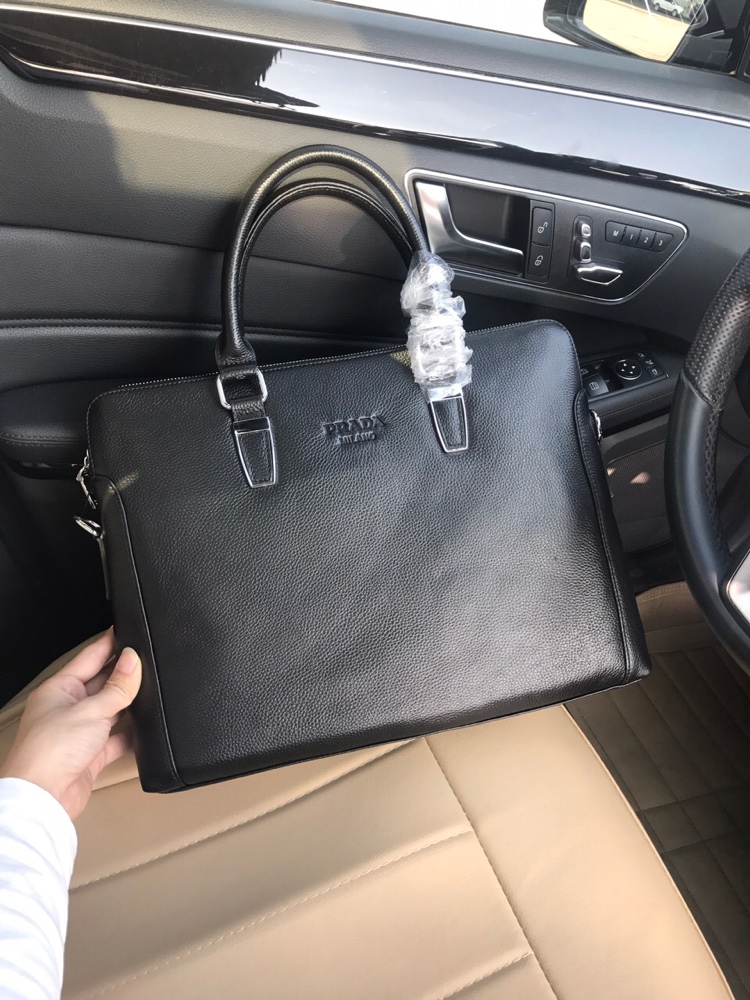 普公文包型号：197-1规格：39x30x6cm 意大利米兰原版顶级货，进口原版皮，精钢五金均有品牌LO