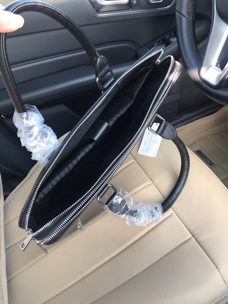 普公文包型号：197-1规格：39x30x6cm 意大利米兰原版顶级货，进口原版皮，精钢五金均有品牌LO