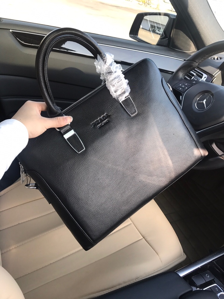 普公文包型号：197-1规格：39x30x6cm 意大利米兰原版顶级货，进口原版皮，精钢五金均有品牌LO