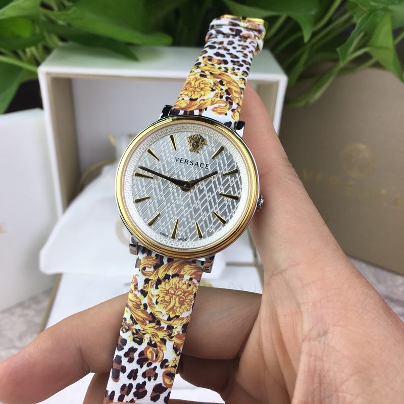 NO:157798,Batch: Original box: 50 Versace printed cowhide style, Versace VERSACE MANIFESTO women's watch VBP series women's model, printed calfskin strap, original Swiss quartz movement, sapphire mirror, size 38mm, versace, versace, cowhide19860909批:原盒:50范思哲印花牛皮款,范思哲VERSACE MANIFESTO 女手表VBP系列女款,印花小牛皮表带,原装瑞士石英机芯,蓝宝石镜面,尺寸38mm,,versace,versace,cowhide,Watch