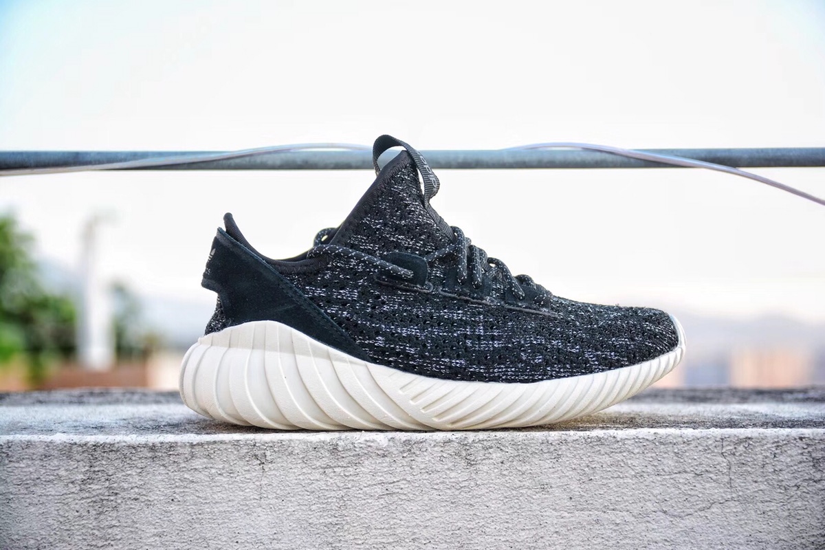 110突破底价   正品代购版本 Adidas Tubular Doom Sock Primeknit 黑白