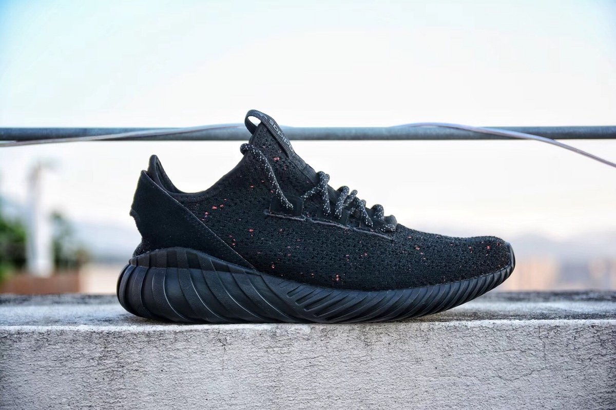 110突破底价   正品代购版本 Adidas Tubular Doom Sock Primeknit 黑白