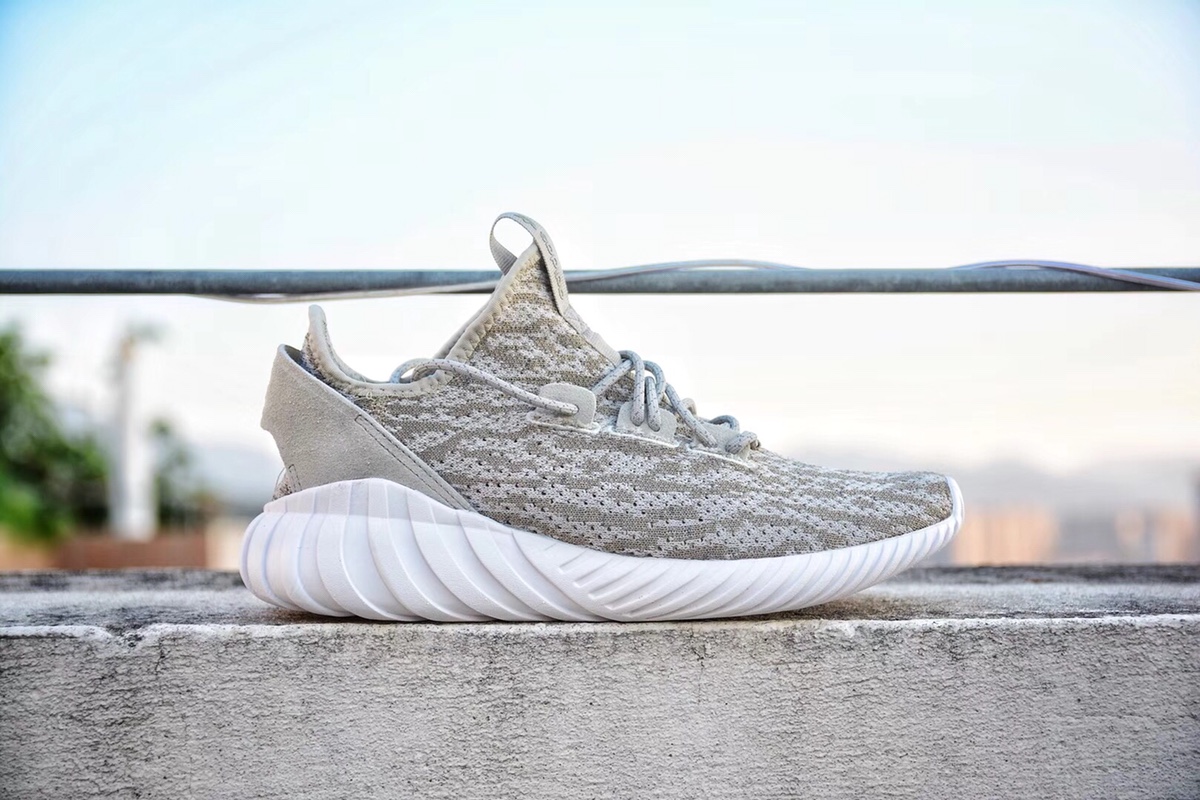 110突破底价   正品代购版本 Adidas Tubular Doom Sock Primeknit 黑白