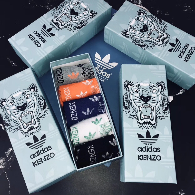 55Adidas联名kenzo 抢先看，一直以来，KENZO 色彩斑斓，图案大胆的风格