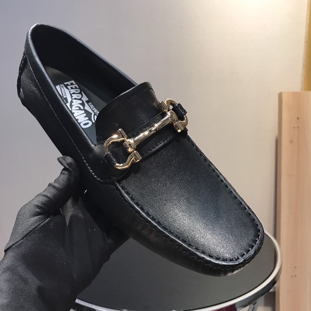 NO:354131,ferragamo classic style purely handmade men's shoes for driving, beanie shoes, footwear, lazy shoes, exquisite hand-stitching, workmanship details comparable to counter, imported calfskin from Italy, water-dyed cowhide, sweat-absorbing and odor-proof black lychee black cowhide 39-44 sizes (45 sizes custom made without return and exchange) large amount of stock, ferragamo, ferragamo, cowhide19860909批菲拉格慕ferragamo 经典款 纯手工开车男鞋 豆豆鞋 套脚鞋 懒人鞋 ,精致手工缝线 做工细节堪比专柜 意大利进口小牛皮 水染牛皮里 吸汗防臭 黑色荔纹牛皮 黑色牛皮 39-44齐码（45码定做不退换）大量现货,,ferragamo,ferragamo,cowhide,Men's shoes