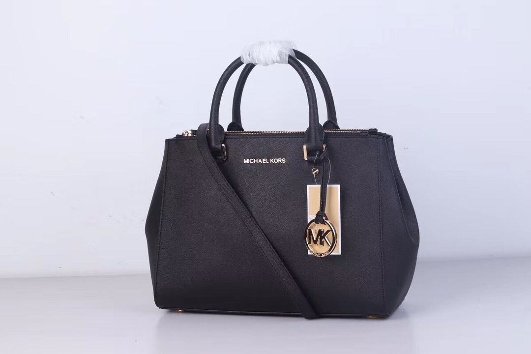 Michael Kors Mk杀手中号十字纹牛皮包，最新里布，二维码均可扫描，轻松入 。黑色