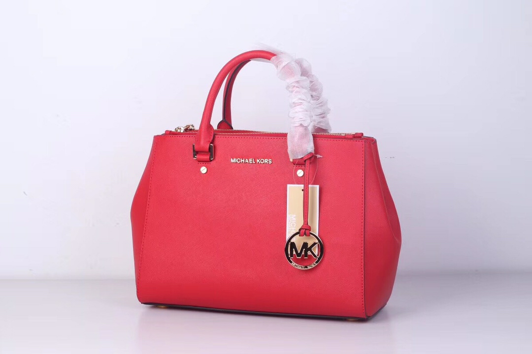 Michael Kors Mk杀手中号十字纹牛皮包，最新里布，二维码均可扫描，轻松入 。黑色