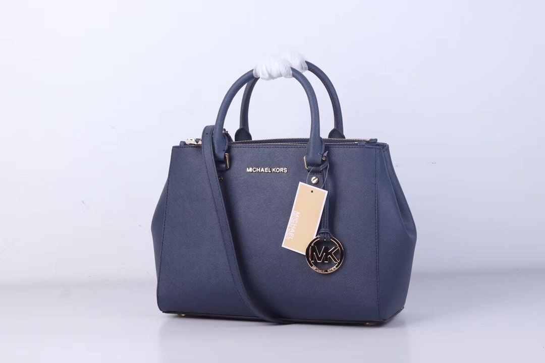 Michael Kors Mk杀手中号十字纹牛皮包，最新里布，二维码均可扫描，轻松入 。黑色