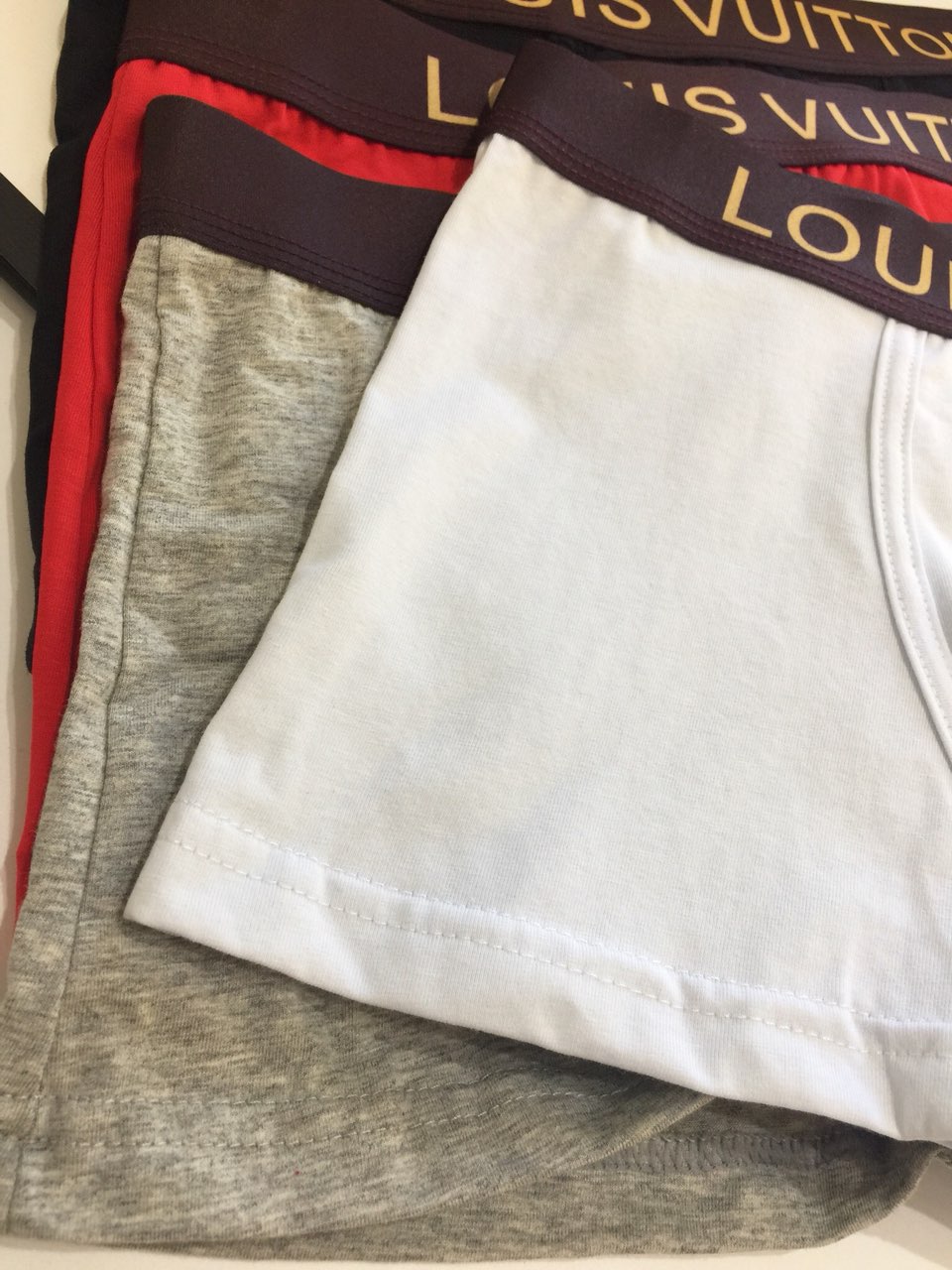  🎉🎉LV 出货🎁🎁🎁时尚达人必备单品，莫代尔棉，一盒四条装 🎁M L XL XXL