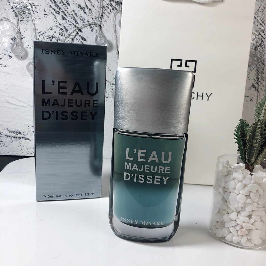 Issey Miyake L'Eau Majeure d'Issey 100ml EDT Men's Fragrance - Salty Woody Scent