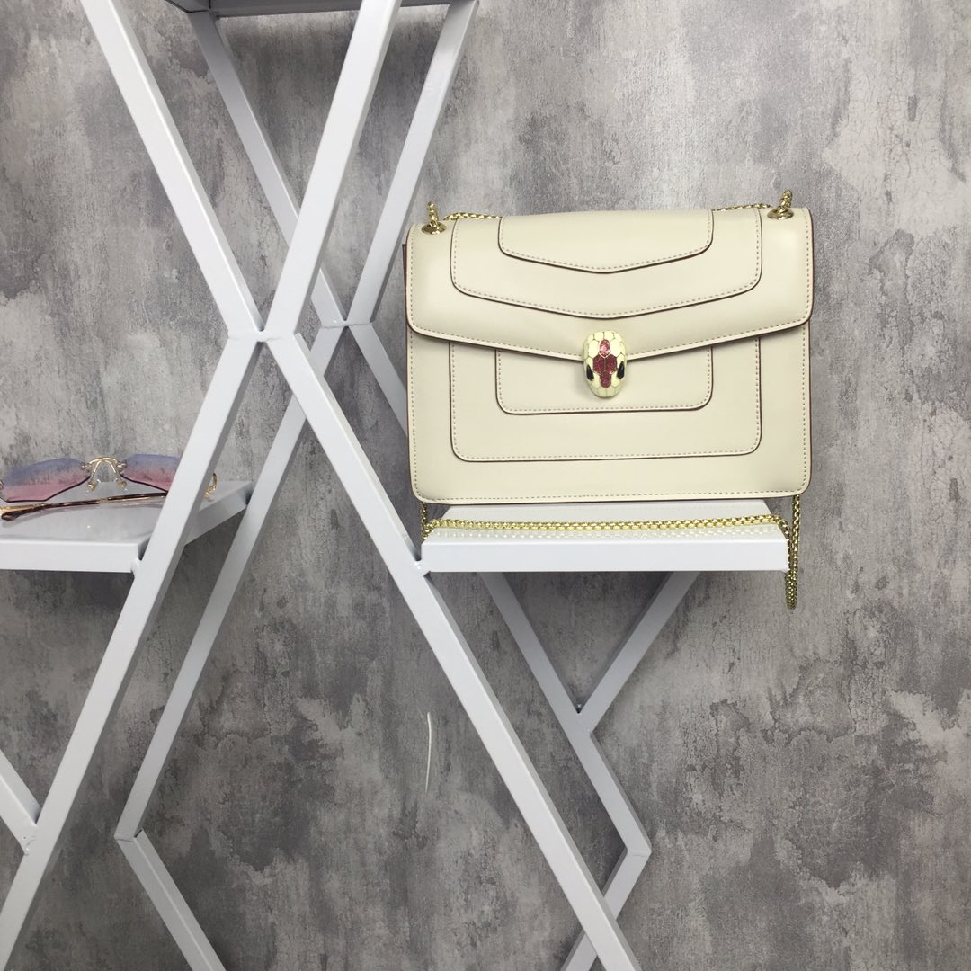 Luxurious Bvlgari Bvlgari: 378-Story Wallet with Double Snake-Head, Premium Oxen Skin - 图片 1