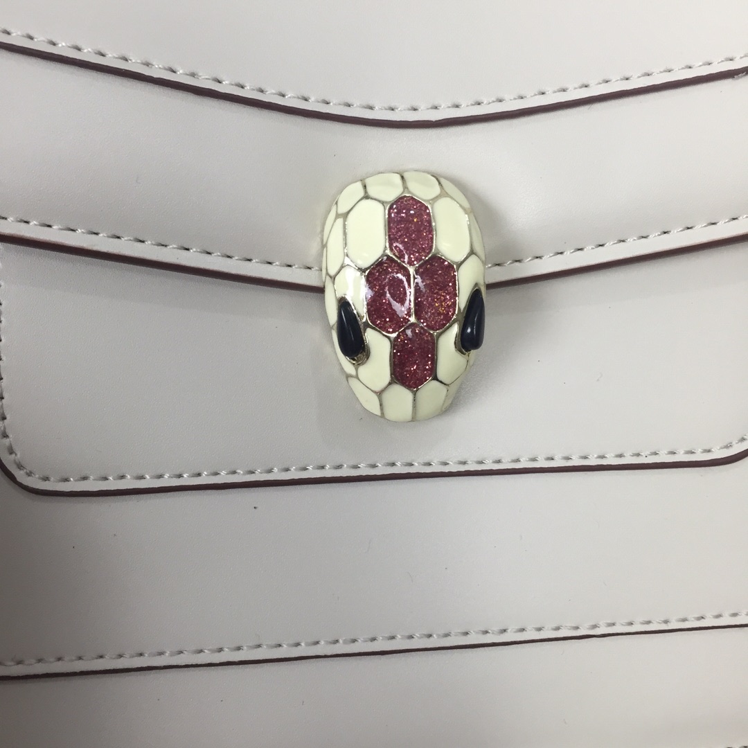 Luxurious Bvlgari Bvlgari: 378-Story Wallet with Double Snake-Head, Premium Oxen Skin - 图片 4