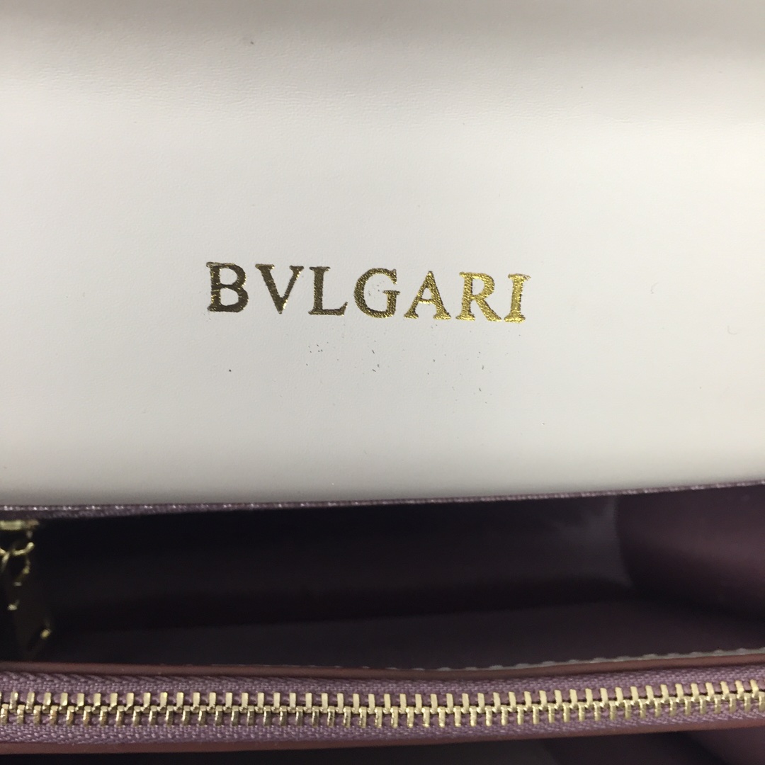 “New Bvlgari Snake-Head Bag: Elegant Design with Upgraded Cow Hides and Feminine Inspiration” - 图片 9