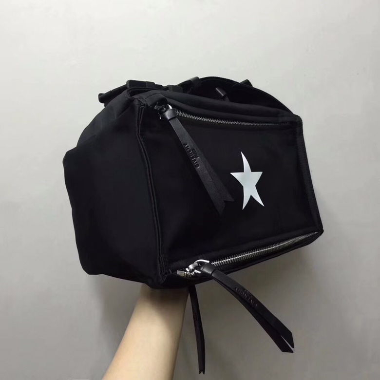 GIVENCHY纪梵希男款斜挎胸包/单肩包布料size30x15x12cm背腻了双肩包那就试试它吧小巧轻