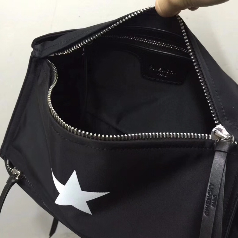 GIVENCHY纪梵希男款斜挎胸包/单肩包布料size30x15x12cm背腻了双肩包那就试试它吧小巧轻