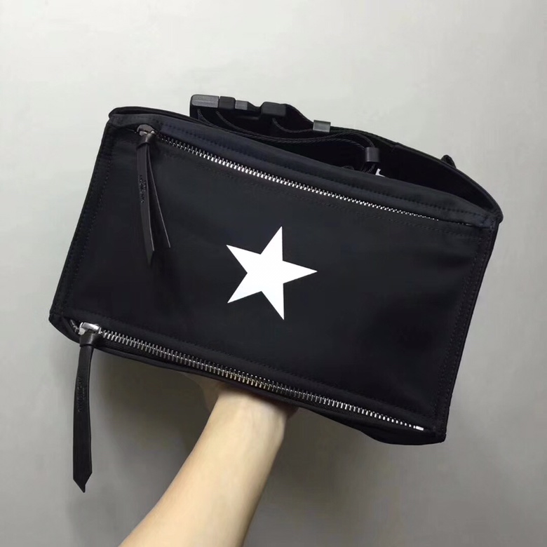 GIVENCHY纪梵希男款斜挎胸包/单肩包布料size30x15x12cm背腻了双肩包那就试试它吧小巧轻