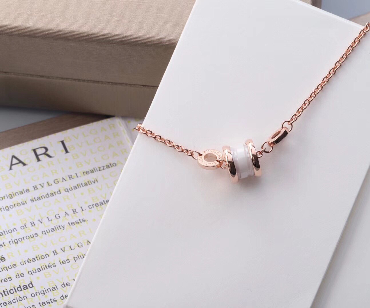 Bvlgari 纯银925#宝格丽# 手链、、宝格丽Diva白陶瓷、黑陶瓷按照18k真金 完美克制出来
