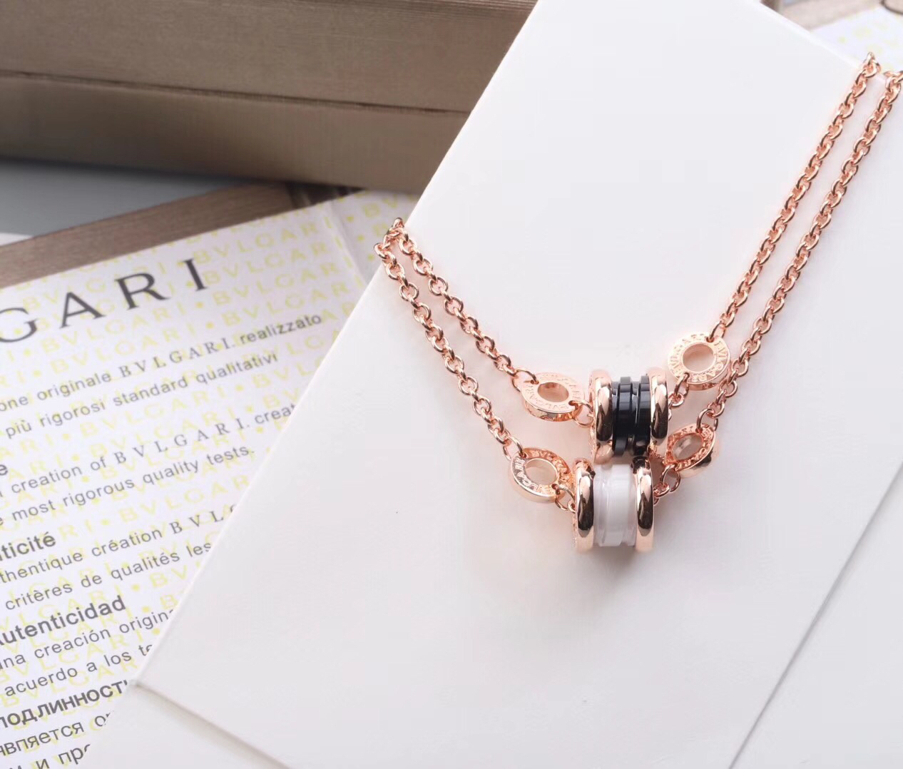 Bvlgari 纯银925#宝格丽# 手链、、宝格丽Diva白陶瓷、黑陶瓷按照18k真金 完美克制出来