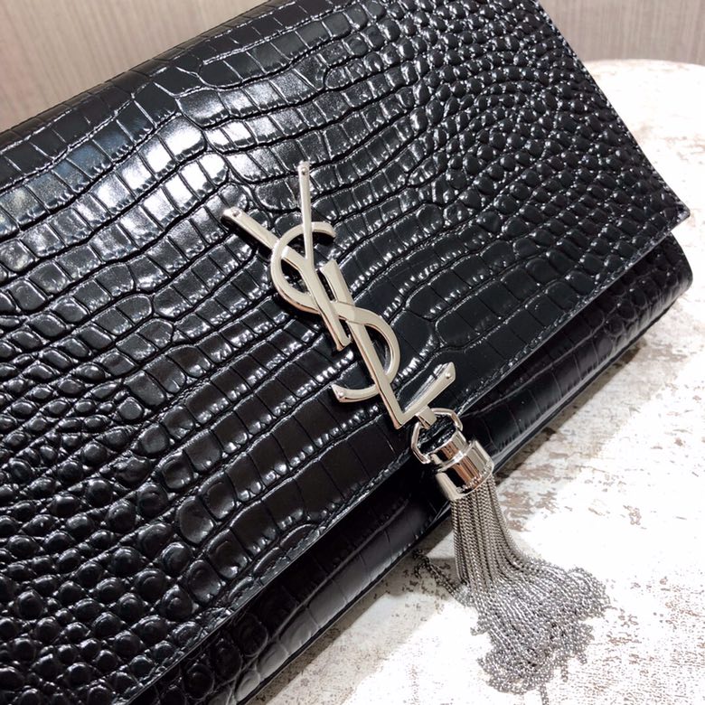 Saint Laurent Summer benefit 799Arrived again~YSL tassel bag. The crocodile pattern and white tassel hardware are a perfect match. Our hardware c