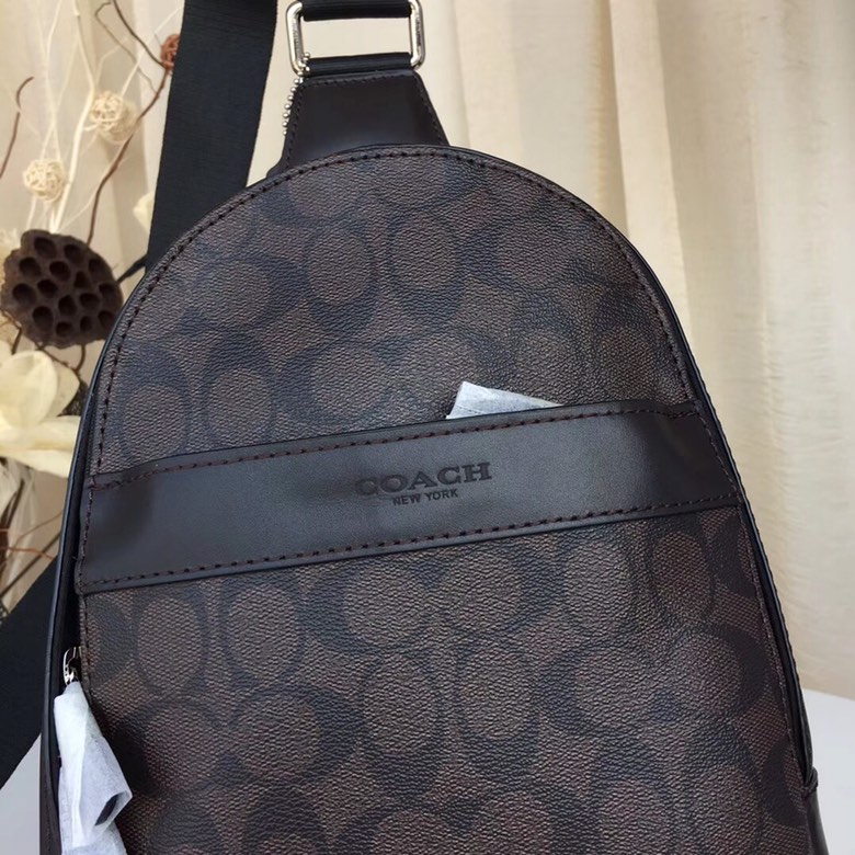 Coach F54787 最新款胸包 、pvc配头层牛皮款 、背面采用透气尼龙网沙布 非常贴心的设计 内有按扣隔层、配 YKK拉链、质量超赞的一款、值得拥有、尺寸：20*32*6、黑色 咖啡