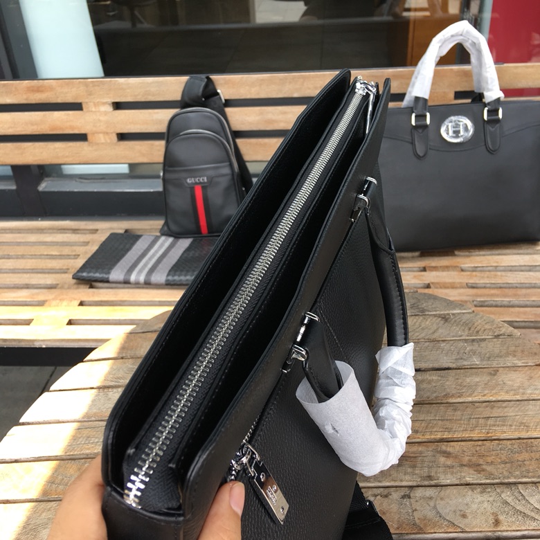 GUCCI古奇 独家新款，内附海关二维码【型号】8331-1[强]商务休闲包【尺寸】39-29-6cm【