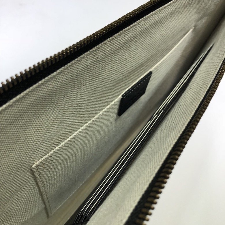 GUCCI古驰Animalier系列皮革手拿包523684