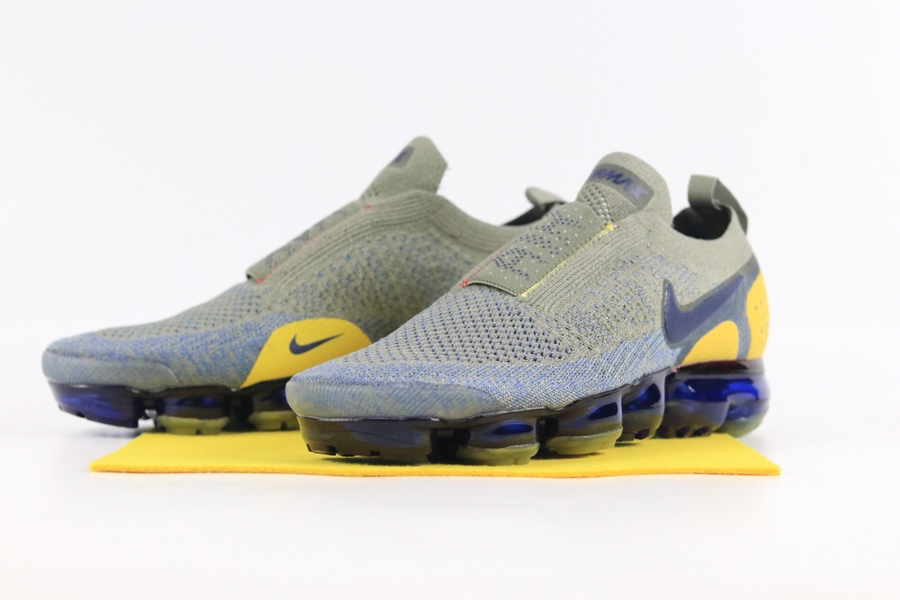 university gold vapormax plus