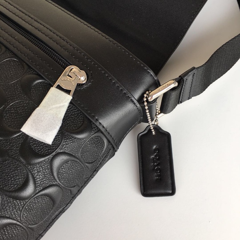 Coach F72220 男士全皮压花单肩斜挎包休闲包 百塔款 百分百头层牛皮 压c纹款 品质毋庸置疑